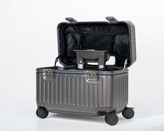 Portar Concord in Men's Gear: A Top-Opening Carry-On Built for Hygienic Access