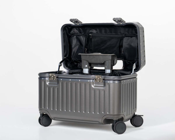 Portar Concord in Men's Gear: A Top-Opening Carry-On Built for Hygienic Access