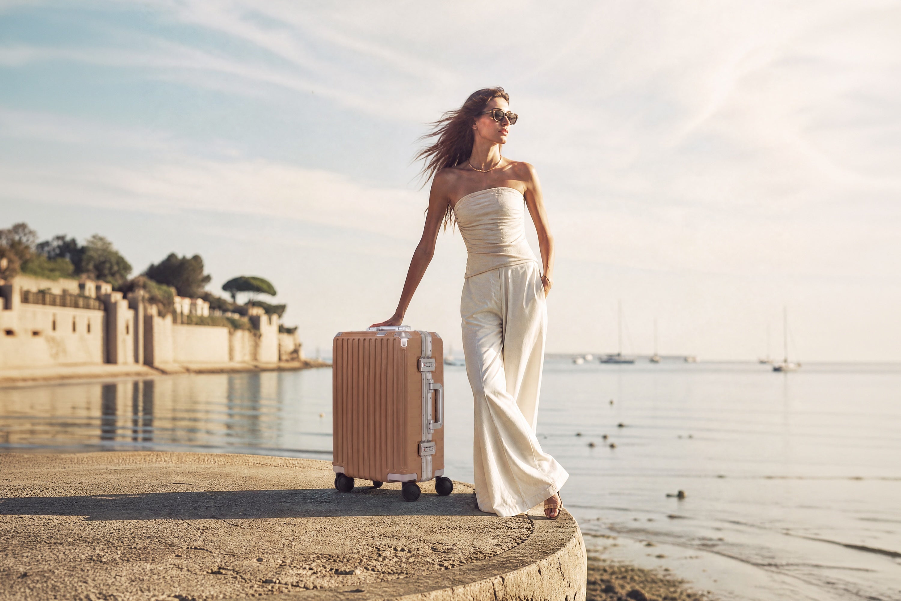 Monos Alternative: Zipperless EdgeFrame Carry-On | Portar