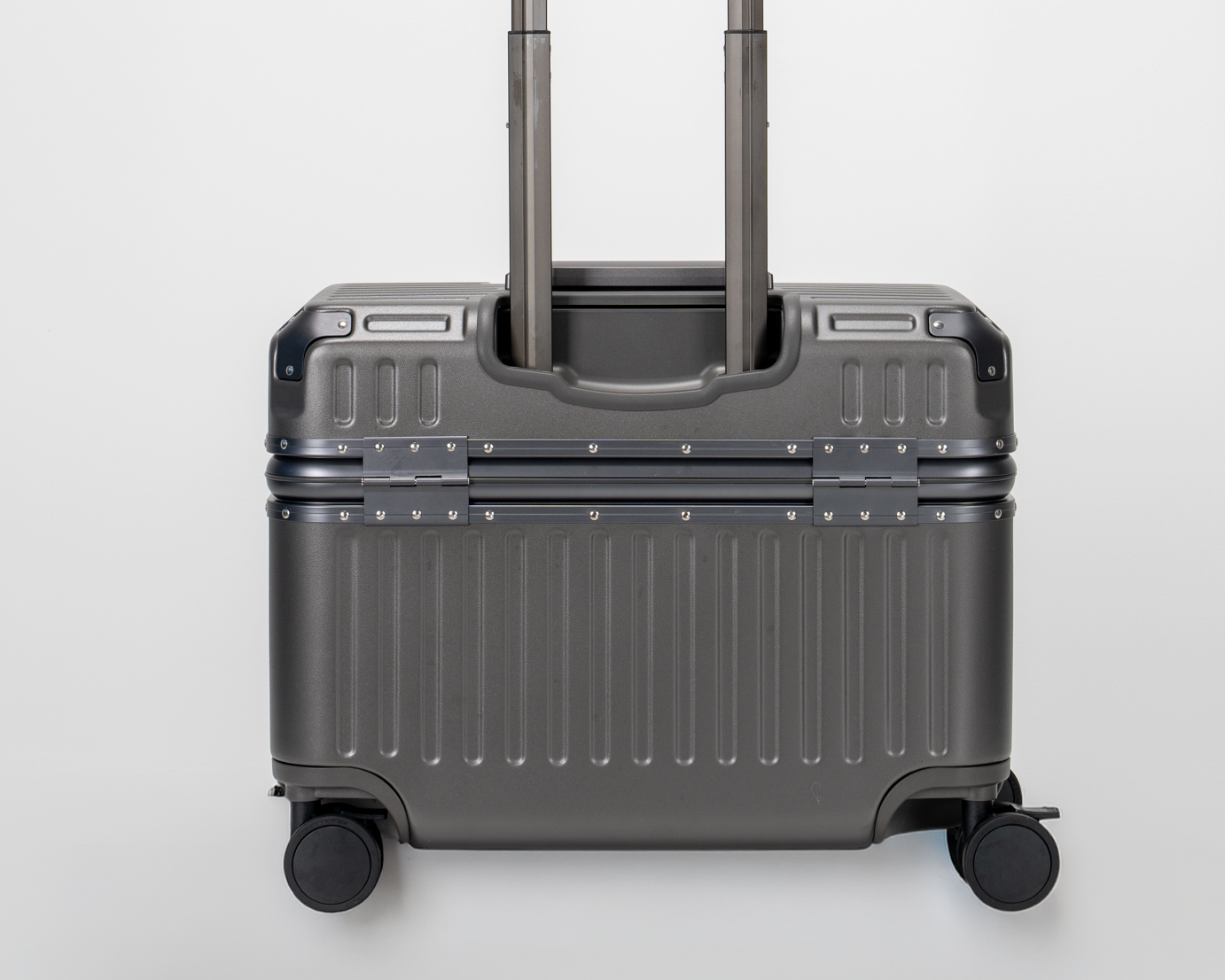 Concord EdgeFrame Pilot Carry-On Luggage, Dark Gull Gray | Portar