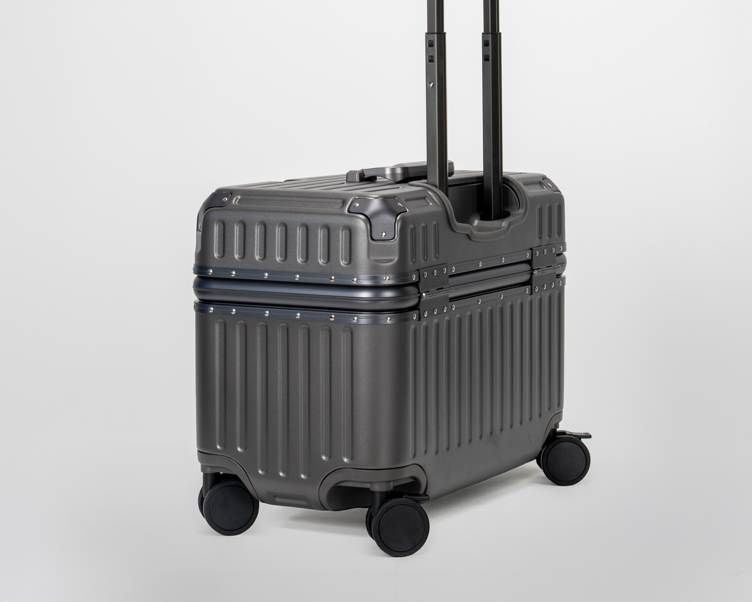 Concord EdgeFrame Pilot Carry-On Luggage, Dark Gull Gray | Portar