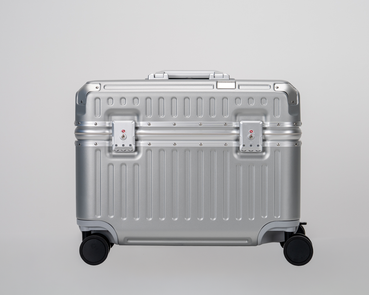 Concord EdgeFrame Pilot Carry-On Luggage, Lunar Silver | Portar