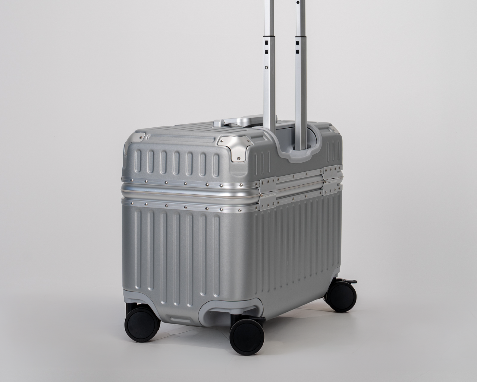 Concord Lunar Silver Polycarbonate Shell with Aluminum EdgeFrame Top-Access Pilot Carry-On Suitcase Side View by Portar