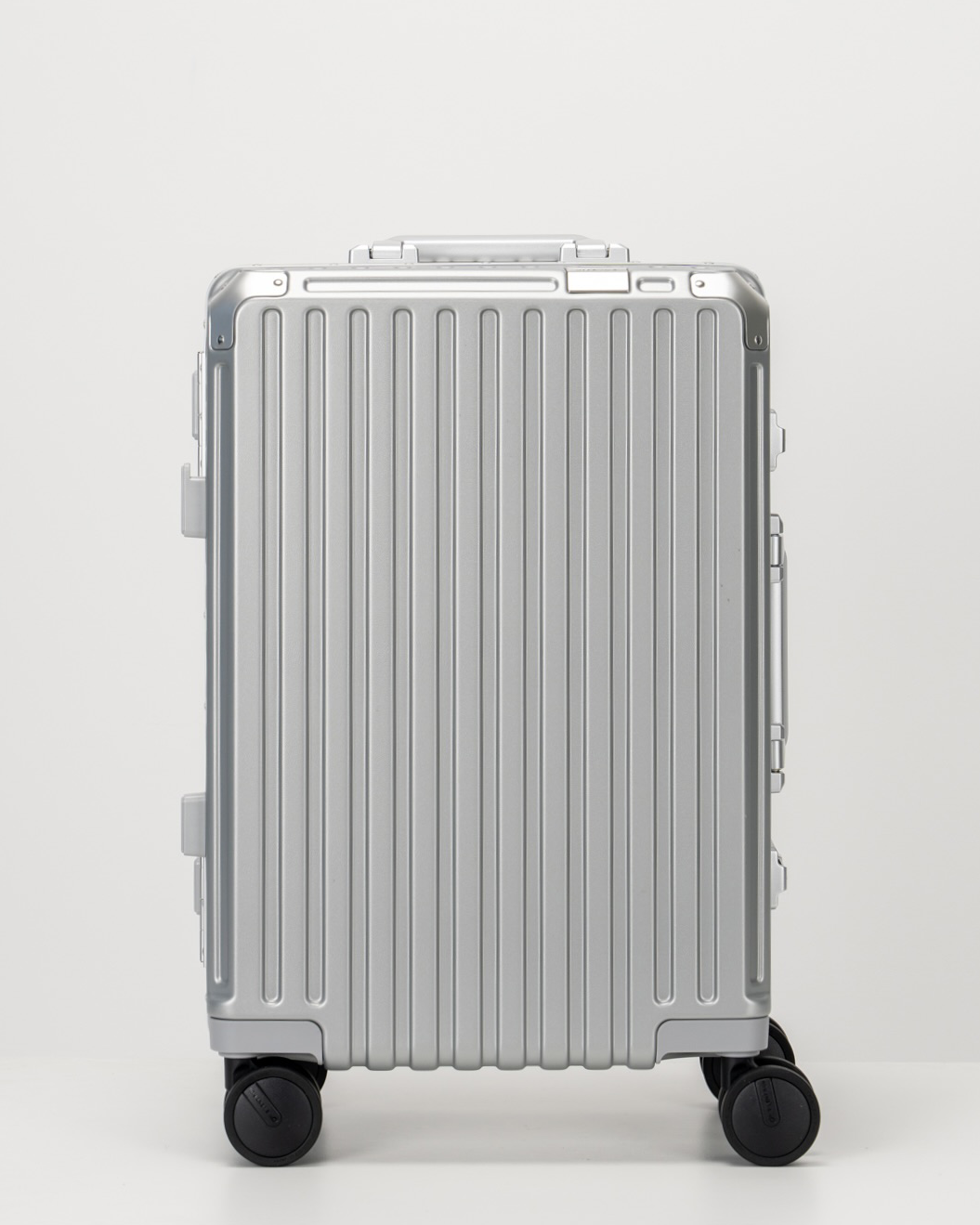 Valence Lunar Silver Polycarbonate Shell with Aluminum EdgeFrame Carry-On Suitcase Front View by Portar