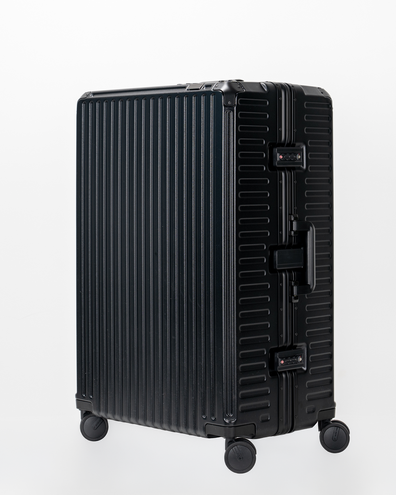 Valence Jet Black Polycarbonate Shell with Aluminum EdgeFrame Check-In Suitcase Perspective View by Portar