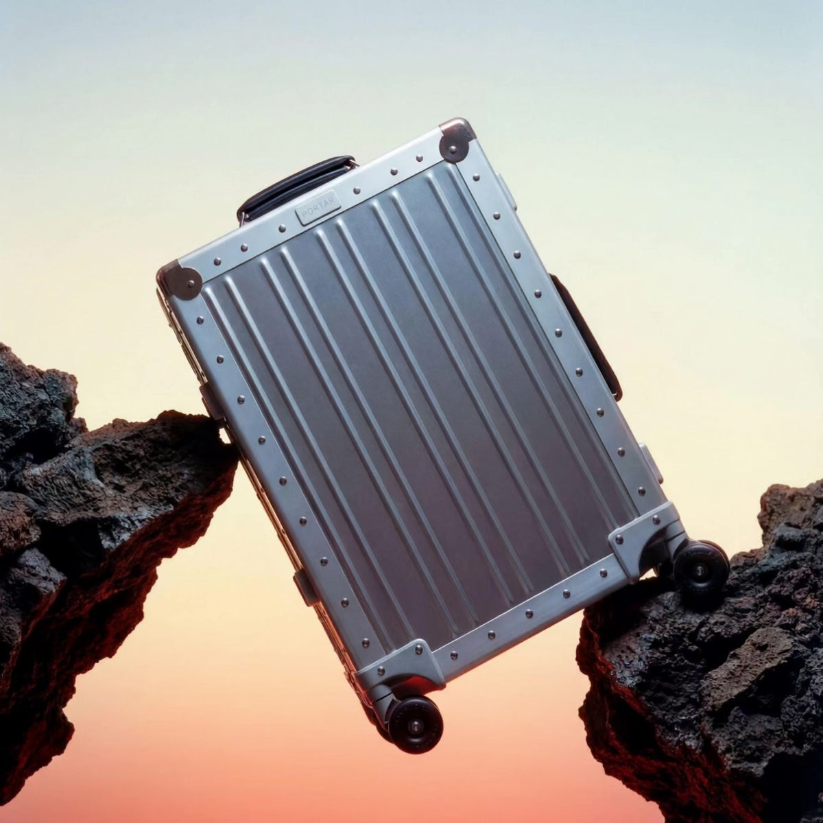 Lucent Silver Suitcase Zoomed In Video in 1:1 aspect ratio